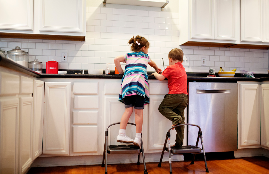 siblings washing the dishes together